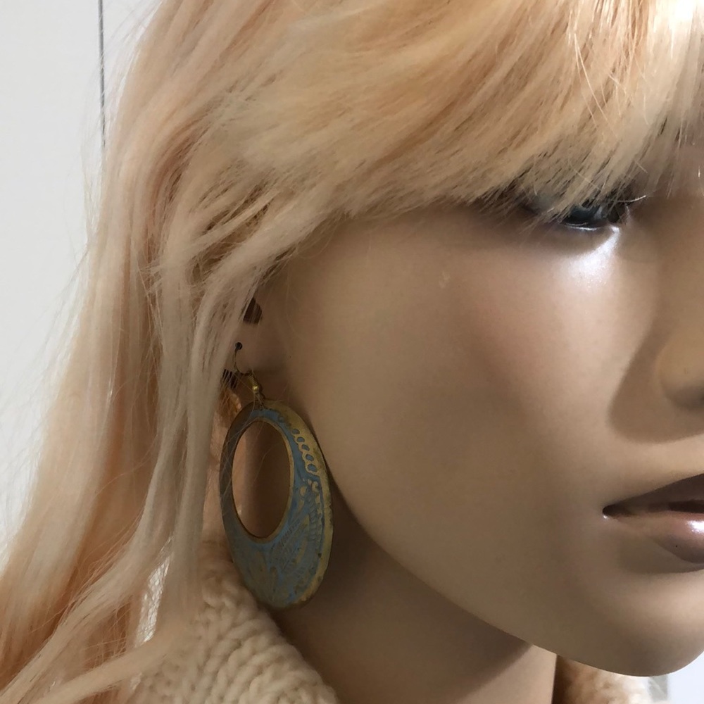 Vintage Metal Painted Earrings in Gold and Turquoise Design - Picture 5 of 14